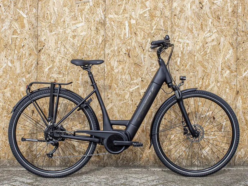 Trek Verve 3 Lowstep Electric Hybrid Bike 2022 Trek Black